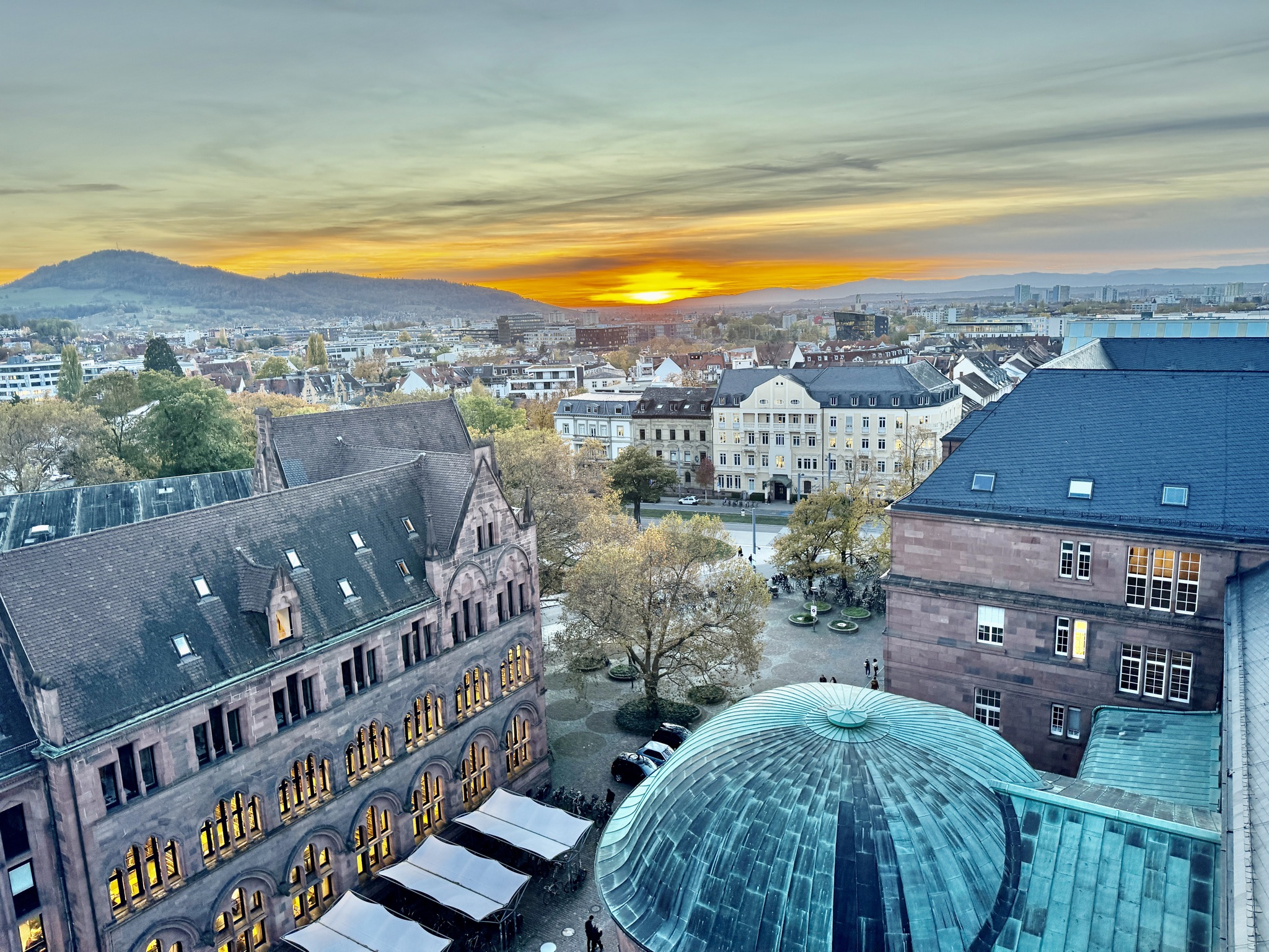 Blick vom Turm der Uni auf die Stadt